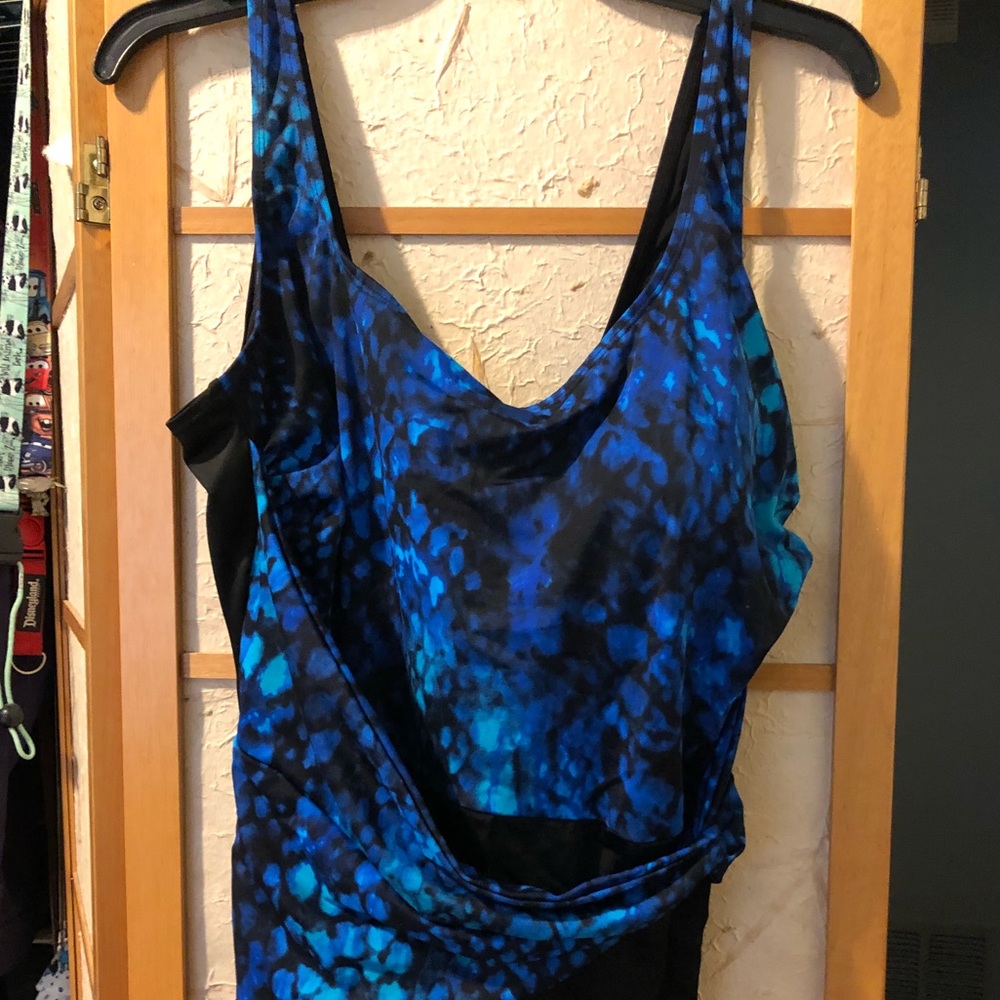 Price Drop!!!  NWT Wrap style, slimming swimsuit